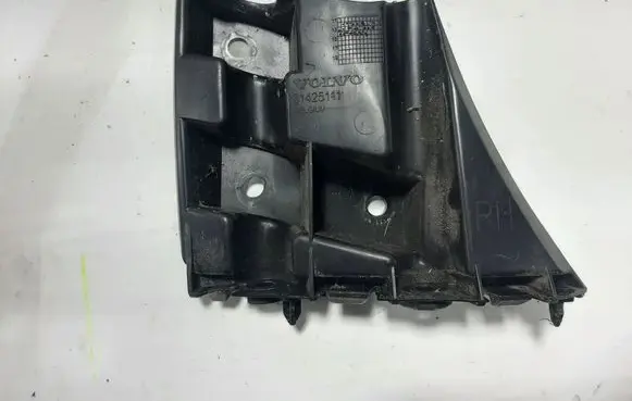 Volvo V40 Front bumper mounting bracket 31425111