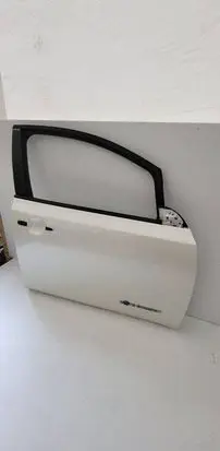 Nissan Leaf I (ZE0) Front door