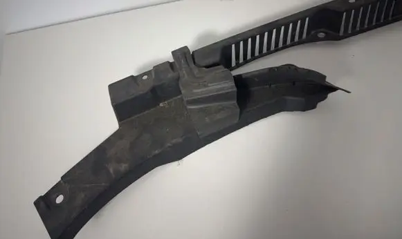 Volvo XC60 Fender mounting bracket 32216110