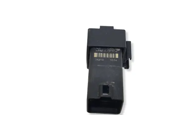 Skoda Fabia Mk3 (NJ) Glow plug pre-heat relay 04B907281 51299067