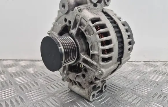 BMW 3 E90 E91 Generator/alternator 7558219