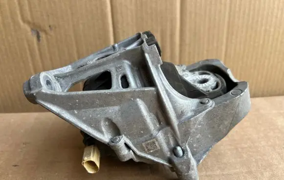 Audi A4 S4 B9 Engine mount bracket 4M0199371FH