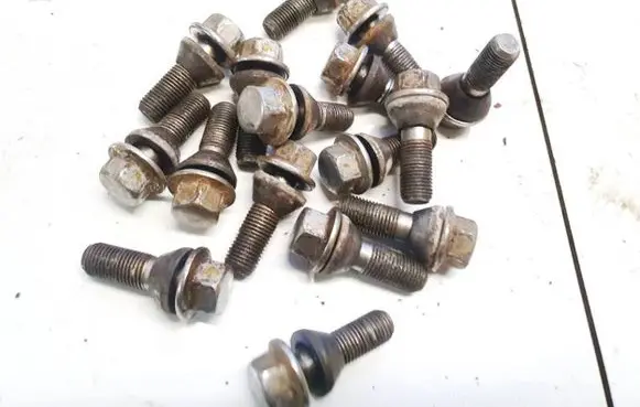 Volvo V70 Nuts/bolts 