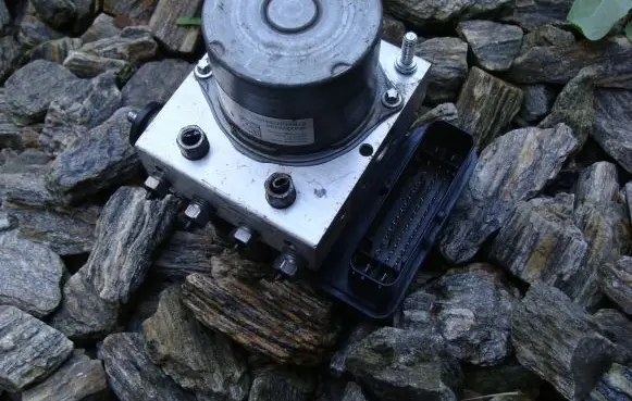 Peugeot 5008 II ABS Pump 9808958280