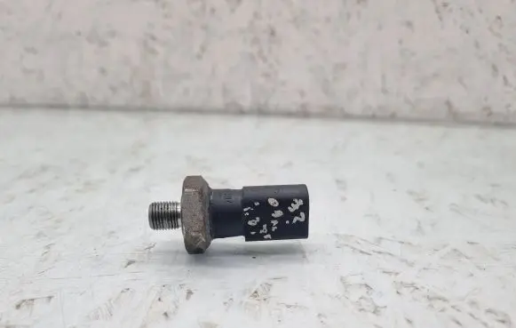 Audi A3 S3 8P Oil pressure sensor 06D919081B