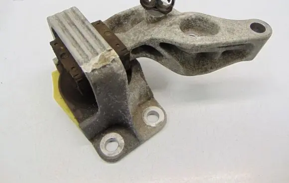 Renault Megane I Engine mount vacuum valve 