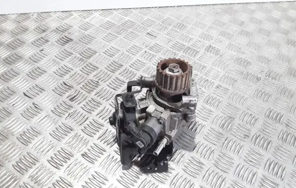 Dacia Dokker Fuel injection high pressure pump 167007358R 0445010704