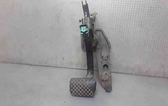 Volkswagen Transporter - Caravelle T5 Brake pedal 7H1723057B