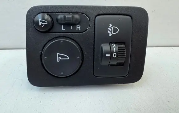 Honda CR-V Wing mirror switch M33212