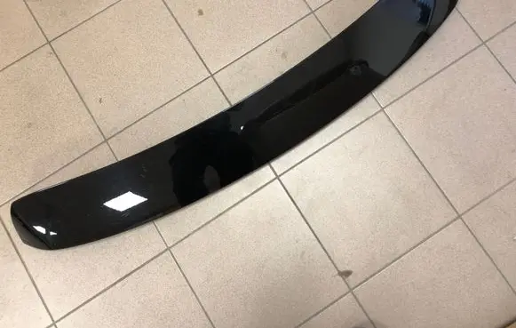 Tailgate/trunk spoiler