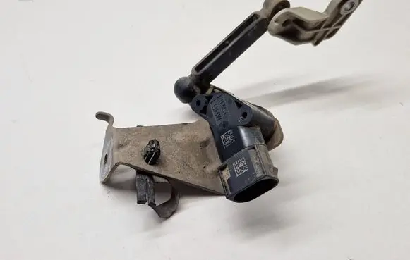 BMW i4 Rear air suspension level height sensor 6895466 6895649