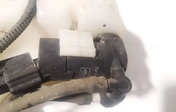 Ford C-MAX I Windscreen/windshield washer pump 1S7117K624FE
