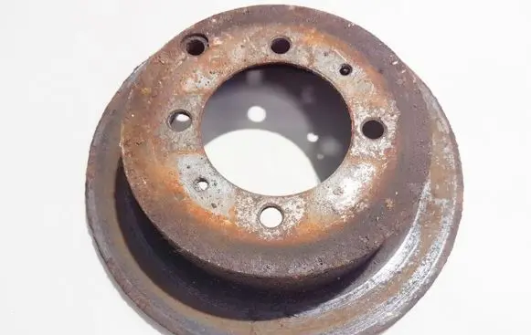 Mitsubishi Lancer Rear brake disc neventiliuojamas