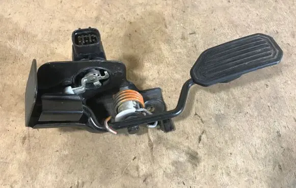 Toyota Avensis T250 Accelerator throttle pedal 8928152011 1893003031
