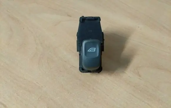 Volvo V70 Electric window control switch 9472275