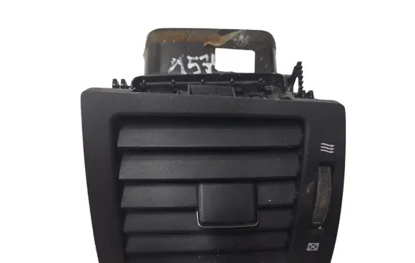 Toyota Avensis T270 Dashboard side air vent grill/cover trim 5565005140