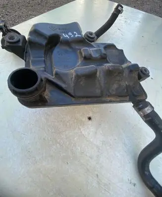 Vacuum air tank