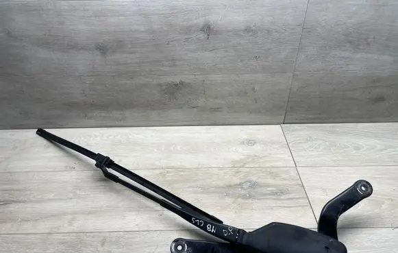 Front wiper blade arm