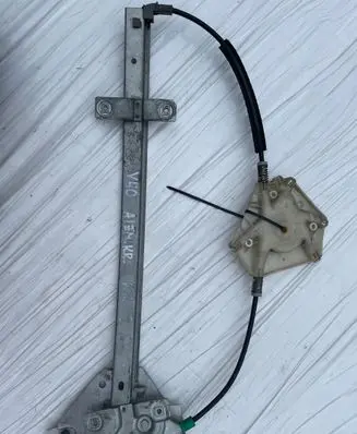 Volvo S40, V40 Front door electric window regulator 113301