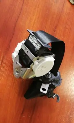 BMW 1 E81 E87 Front seatbelt 33059849
