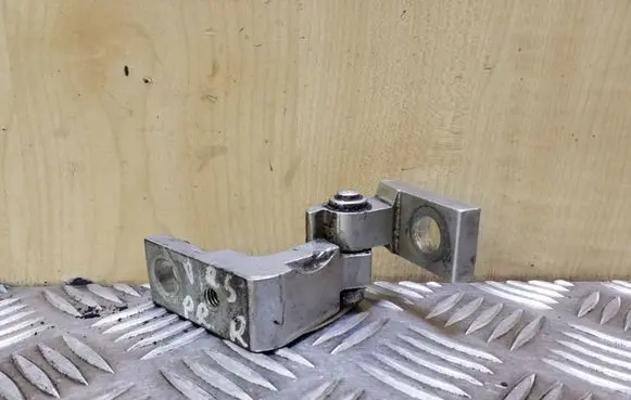 Skoda Octavia Mk1 (1U) Front door upper hinge