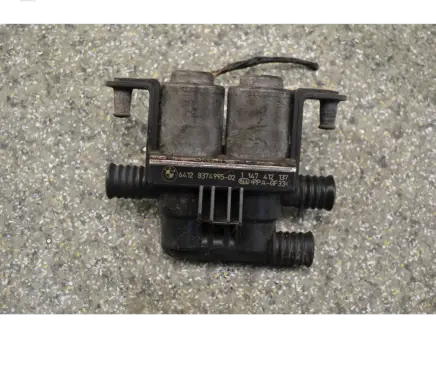 BMW 5 E39 Coolant heater control valve 1147412137 8374995-02 6112
