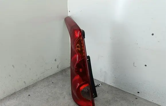 Nissan Note (E11) Rear/tail lights 22016752