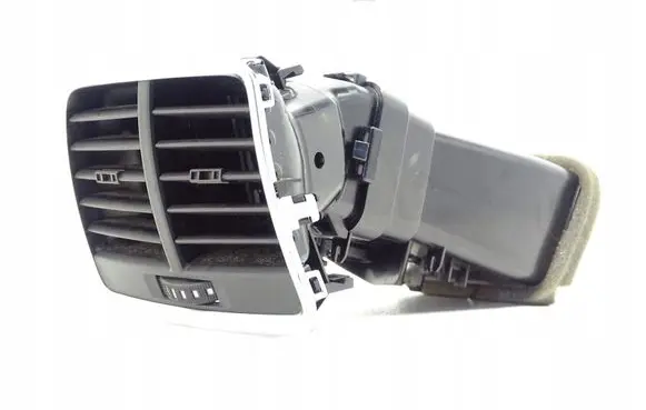 Audi Q3 8U Rear air vent grill 8U0819203