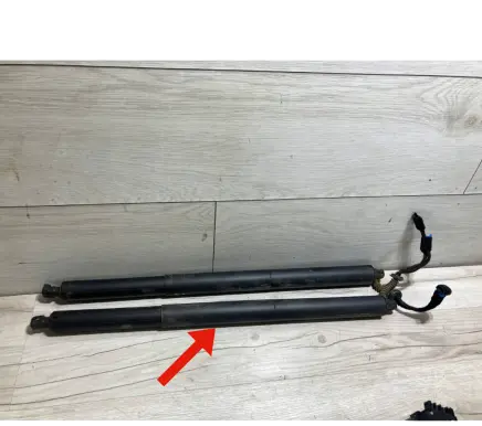 BMW X2 F39 Tailgate strut 9465654
