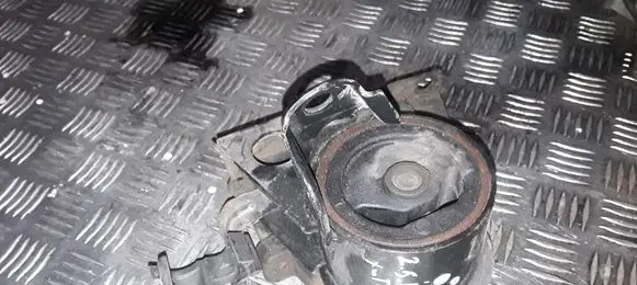 Nissan X-Trail T30 Engine mount bracket