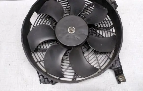 Mitsubishi Space Star Radiator cooling fan shroud