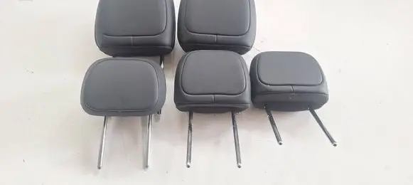 Jeep Renegade Front seat headrest