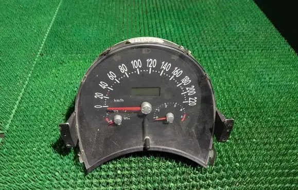 Volkswagen New Beetle Speedometer (instrument cluster) 1C0920800A