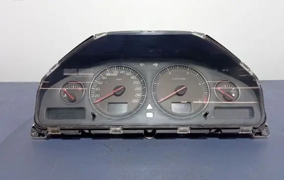 Volvo S80 Speedometer (instrument cluster) 30682277
