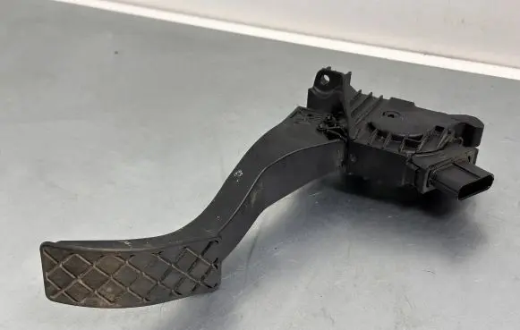 Volkswagen Golf VII Accelerator throttle pedal 5Q1723503H