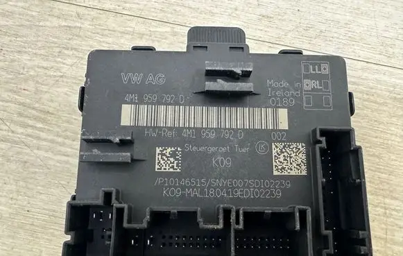 Porsche Cayenne (9Y0 9Y3) Door control unit/module 4M1959792D PAB95979210 PAB95979212