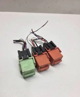 BMW 5 E60 E61 Other relay 8373700 V2313433593314 6136