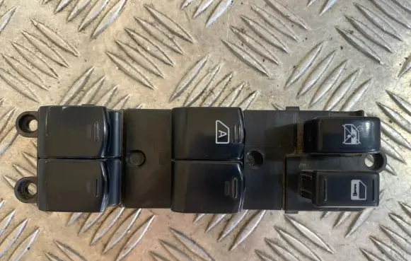 Subaru Forester SH Electric window control switch 157447