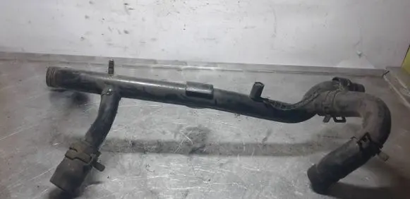 Volkswagen PASSAT B5.5 Engine coolant pipe/hose 06B121065A