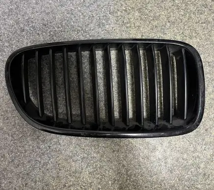 BMW 5 F10 F11 Front bumper upper radiator grill 51137200728