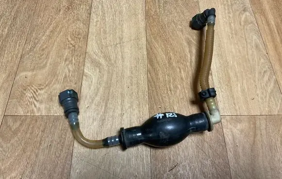 Volvo S40, V40 Fuel line pipe 