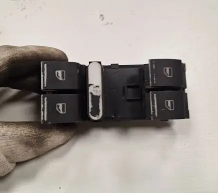 Volkswagen Touareg I Electric window control switch