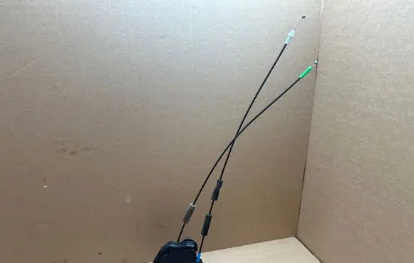 Toyota Avensis T270 Rear door lock