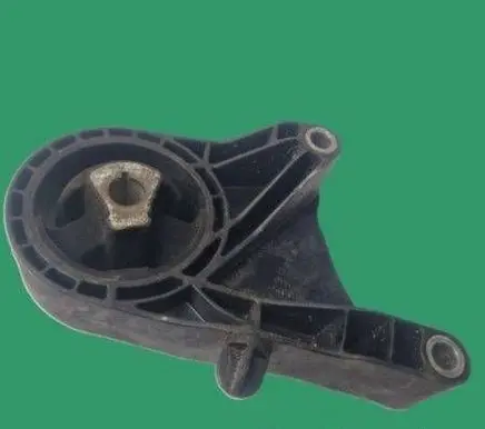 Engine mount bracket