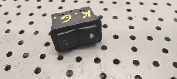 BMW 5 E39 Electric window control switch 8368974
