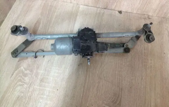 Front wiper linkage and motor