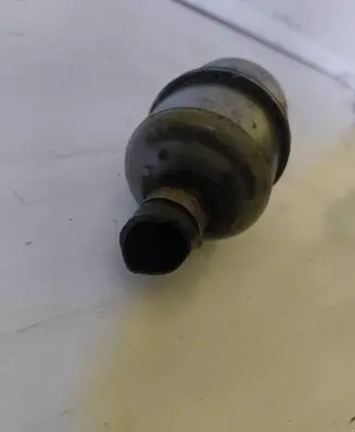 Volkswagen Polo III 6N 6N2 6NF Oil breather separator 052103495