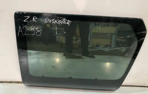 Land Rover Discovery 3 - LR3 Rear side window 43R001582