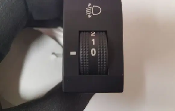 KIA Sorento Headlight level height control switch 751U00080 211000245