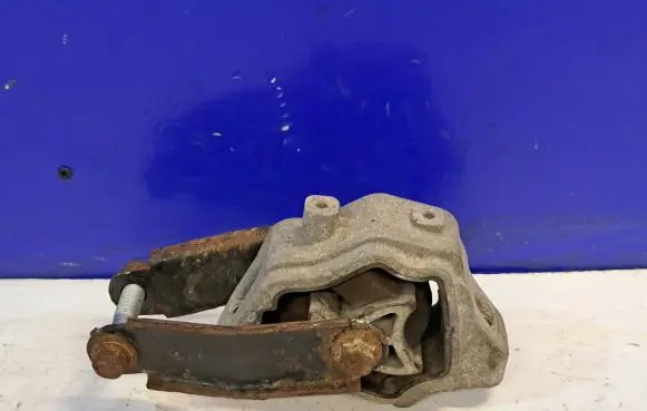 Volvo S80 Engine mount bracket 31277312 30793426